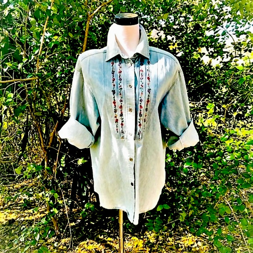 VTG 80s Chambray Denim Flower Embroidered Shirt